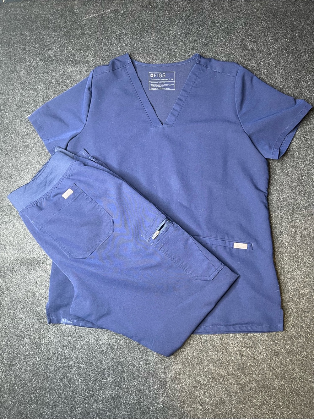 FIGS Navy Blue Technical Collection Medical Scrubs 2 Piece Set Women’s Size M